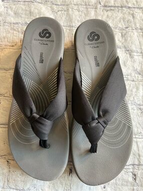 CLARKS CLOUDSTEPPERS SOFT CUSHION BLACK WEDGE HOOK & LOOP STRAP FLIPFLOPS US9